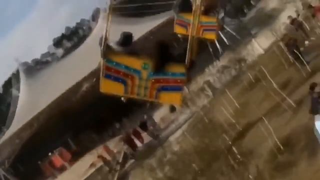Оторвались кресла на аттракционе в Китае