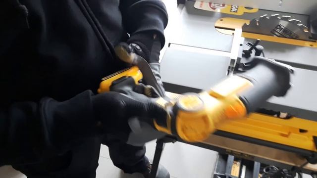 DeWalt DCS310 XR 10,8 V Pilarka szablasta
