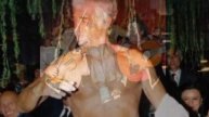 Так праздновал свое 60-летие Жан-Поль Бельмондо в 1993 году. ?