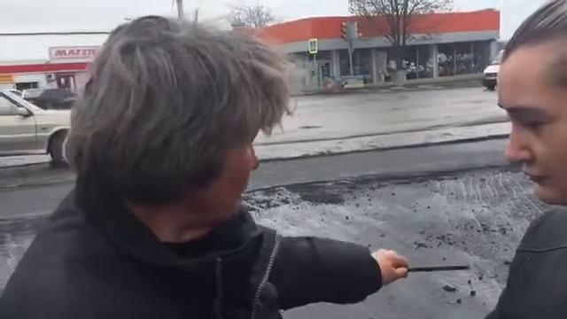 Укладка асфальта с комментарием