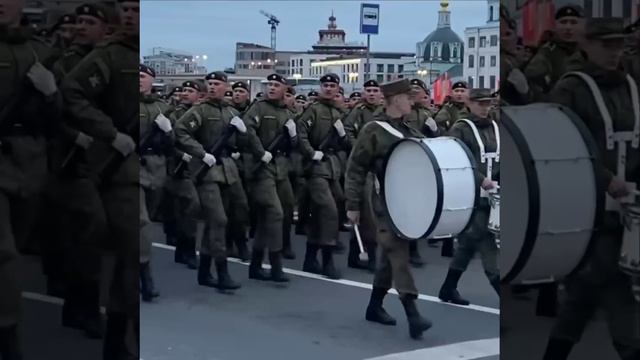 Вторая репетиция Парада Победы-2024 на Красной площади под «Группу крови» КИНО