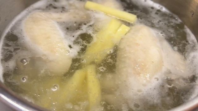 Eine einfache, aber sehr leckere Suppe für jeden! Essen Sie mindestens jeden Tag.