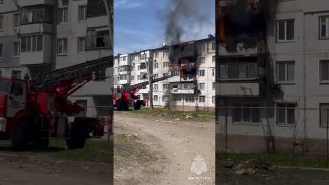 Огнеборцы ЛНР вызволили из огненного плена двух женщин при пожаре в Луганске