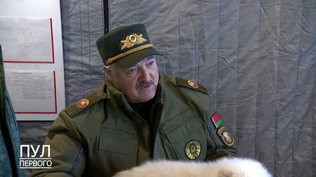 ⚡️ Лукашенко и его боевой шпиц Умка проинспектировали белорусских военных
