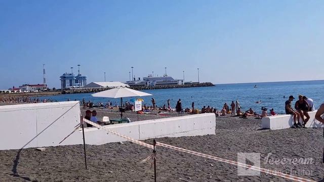 ?ЛАЗАРЕВСКОЕ СОЧИ. Сочи, пляж "Ривьера" Народ очень много!!!