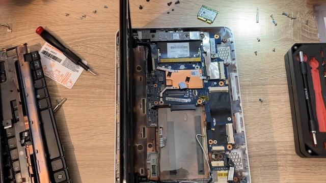 How to disassemble and clean a Dell Inspiron Mini 10  (1012)