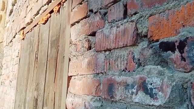 Размышления Наблюдателя об искателях Прошлого Сибири. И об увиденном раритете в стене..
