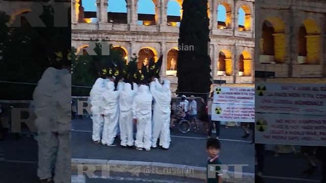Жители Италии устроили флешмоб против поставок оружия Украине