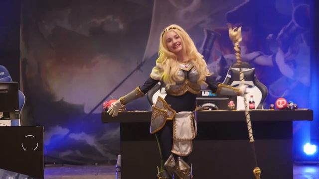 Lux - League Of Legends Cosplay
