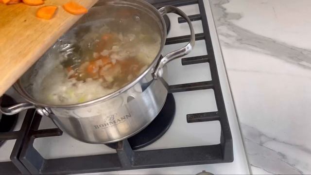 Зелений Борщ / з куркою і щавелем . На 5 порцій . швидке приготування .