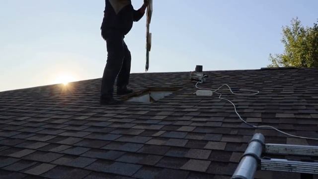 ОКНО В МАНСАРДЕ (УСТАНОВКА СВОИМИ РУКАМИ) DIY Installing an attic window with your own hands