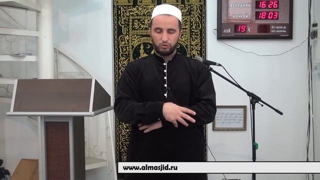 Как держать руки в намазе во время чтения аль-фатиха?