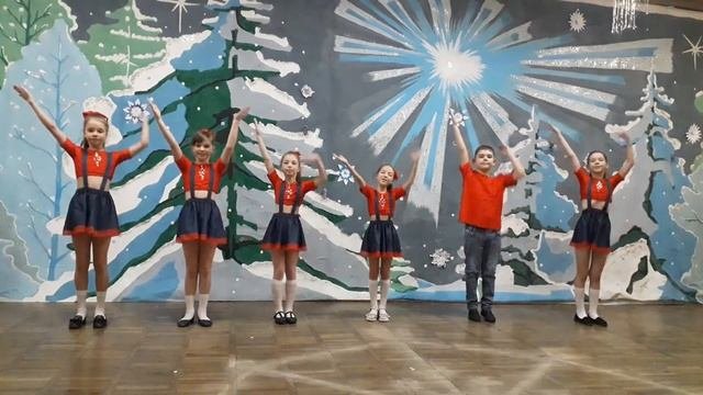 Студия Альтаир  Елочке не холодно зимой