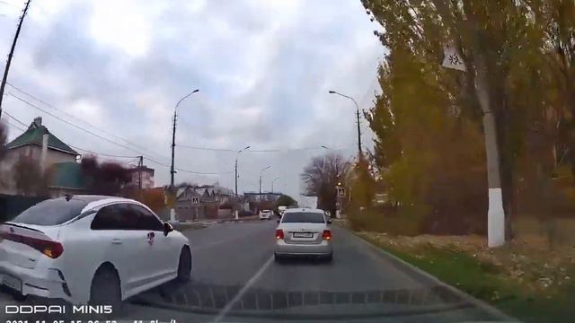 Стреляли из окна авто на дороге в Волжском: видео
