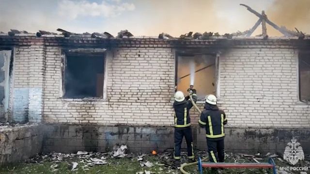 Человеческий фактор привел к пожару бывшего сельсовета в Плотино ЛНР
