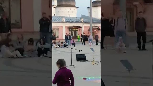 Fist Карташов-No game over
выступил в центре на площади