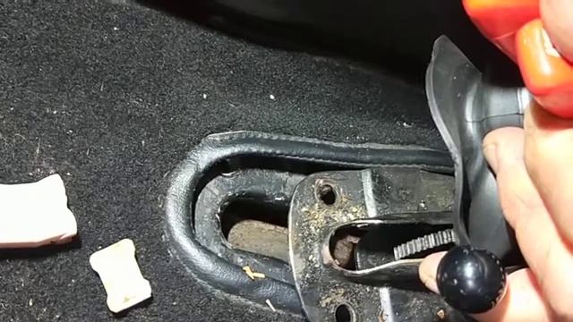 Porsche 911 SC hand throttle lever broken