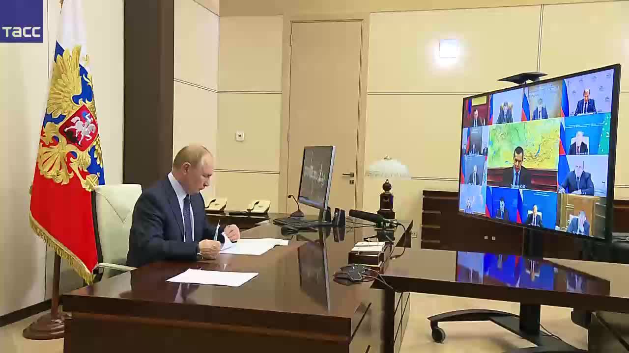 Путин проводит совещание с членами правительства