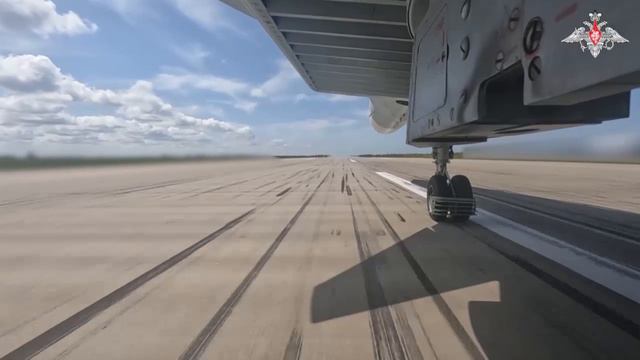 Экипажи Су-30СМ группировки Восток выполняют боевые задачи с талисманами из дома