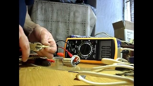 Для проверки светодиодов самодельная контролька с зарядного от мобильника