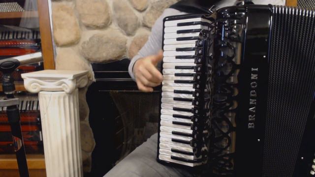 How to Play Balkan Music on Piano Accordion - Lesson 11 - Romani Chromatic Fingering and Ornaments