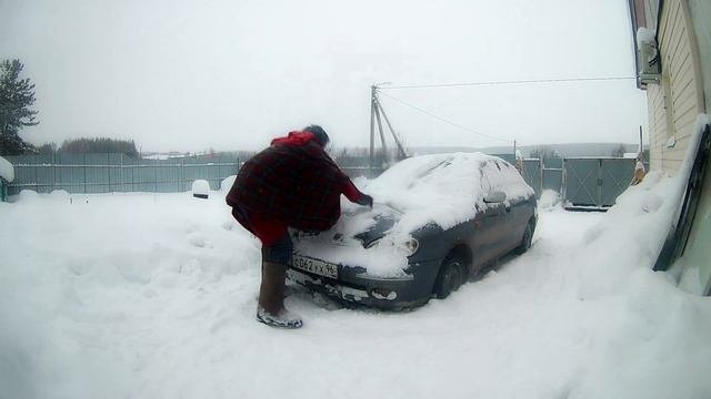 Танцы  шамана из уральской деревни вокруг машины...