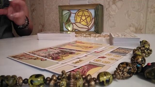 Его следующий шаг в отношении меня? Расклад на картах Таро бесплатно онлайн