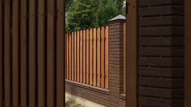 Забор для загородного дома из кирпича под ключ