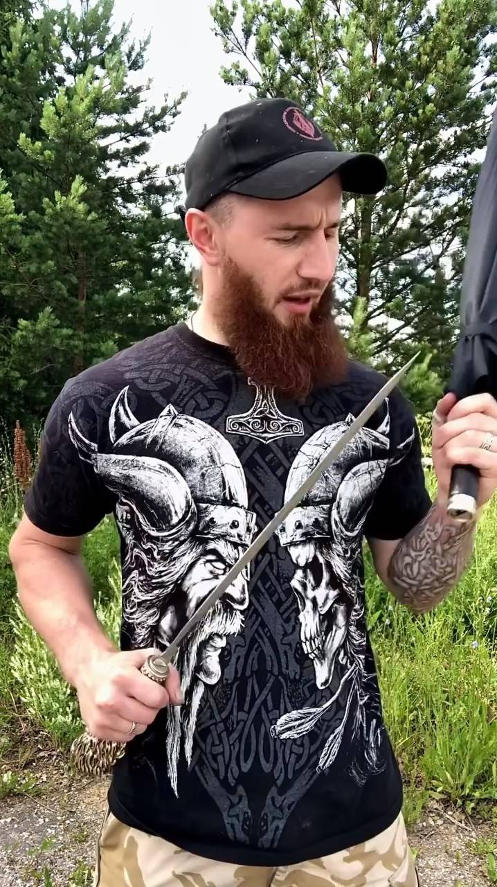 Зонт с секретом из нержавеющей стали и навершием в виде головы льва