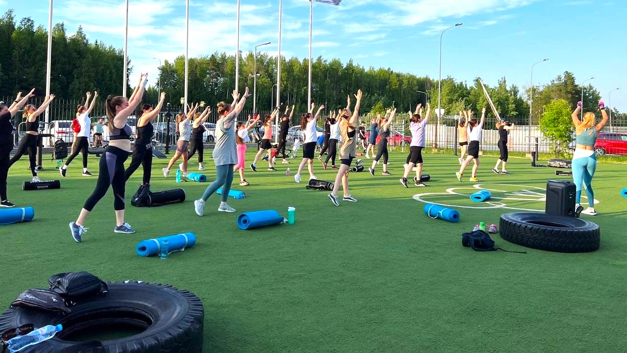 В Белоярском возобновили занятия фитнесом на свежем воздухе