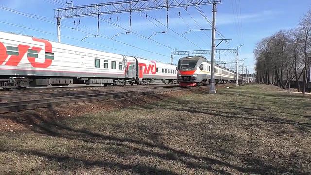 Электровоз ЭП20-068 (ТЧЭ-6) с поездом №011Э + Электропоезд ЭП2Д-0239 (ЦППК) приг. поезд №7315/7316.