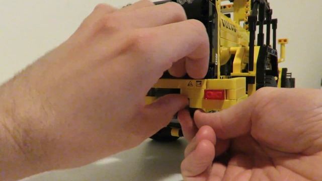 LEGO Technic 42030 Volvo L350F Loader