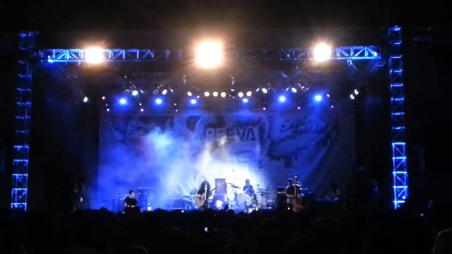Payung Teduh - Kucari Kamu Live At Surabaya