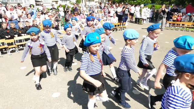В  детском саду №1 «Сказка» прошёл ежегодный военный парад.