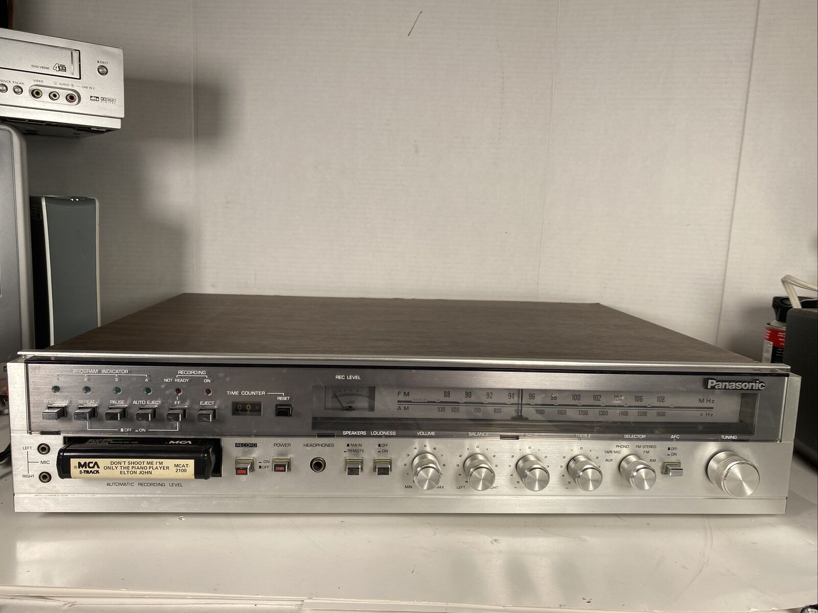 Стереоприемник Panasonic SE 2681 AM-FM с 8-дорожечным проигрывателем-Япония-1973-1974-год