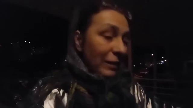 ВИСИТ НА ЗАБОРЕ КОЛЫШЕТСЯ ВЕТРОМ!