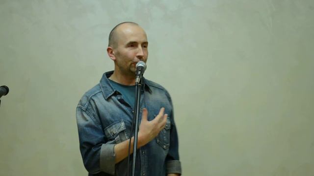 DSC 0056- Владимир Береснев на Чайхане в пермском бард-кафе.