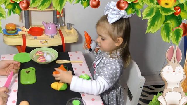 Мультик с игрушками: Мимимишки Кеша и Тучка помогают маме и Миле готовить салат