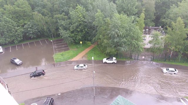 Водяной апокалипсис сегодня в Москве! Страшный ливень затопил город!