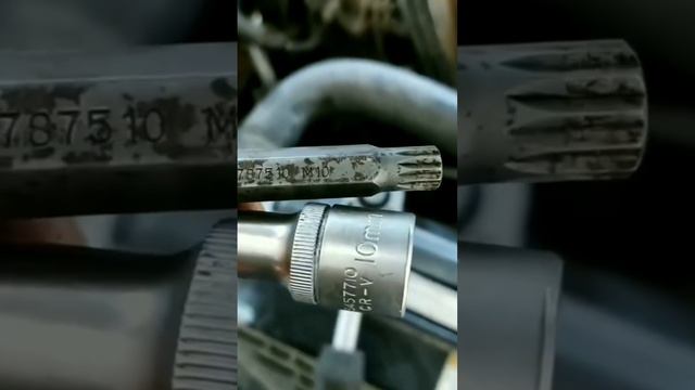 Как вытащить сломанную свечу зажигания #автоэлектрик #диагностика #ремонтавто #компьютернаядиагност