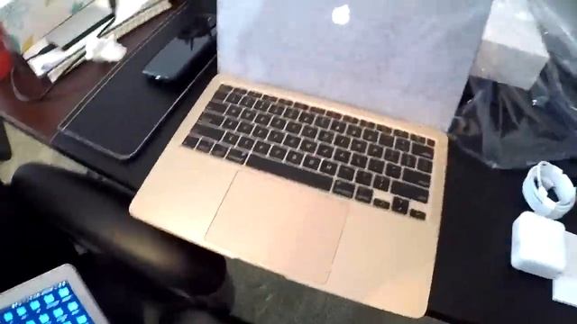 Quick Unboxing of Macbook air 2020 (Gold)
