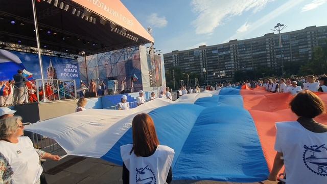 ЭТО НАДО ВИДЕТЬ!!! ГИГАНСКИЙ ТРИКОЛОР!!!  С ДНЁМ ФЛАГА РОССИИ!!!