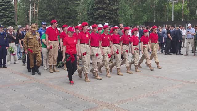 Военнослужащие ЦВО приняли участие в церемонии возложения цветов в День памяти и скорби Екатеринбург