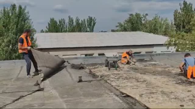 По заказу Сахалинской области на территории Шахтерской школы № 19 идет капитальный ремонт