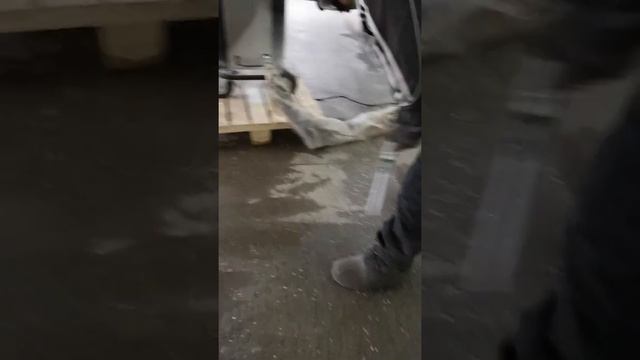 Очистка бетонного пола криобластером. Сухой лед.