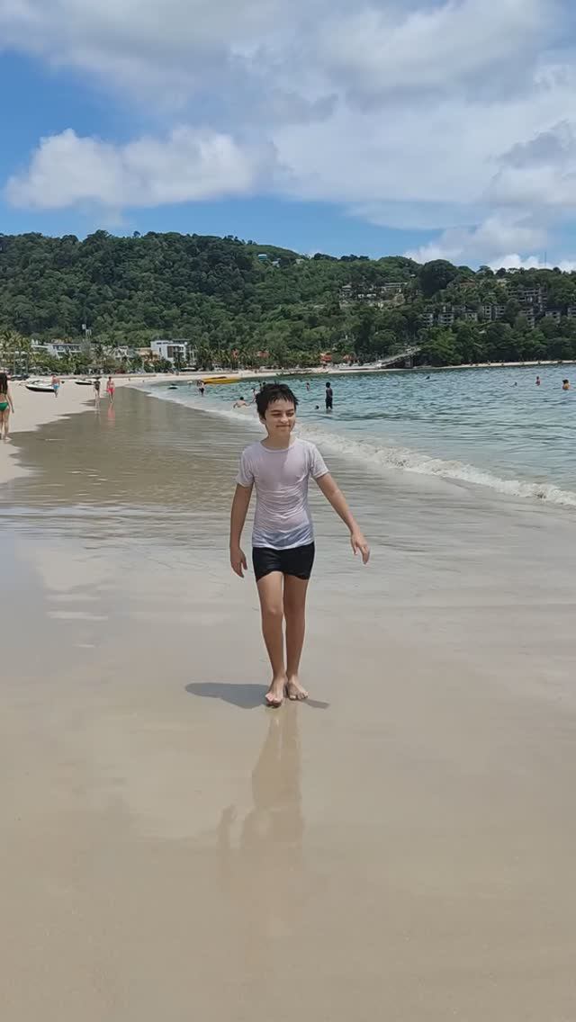 Пляж Патонг в солнечный день. Пхукет. Ветра нет. Море прозрачное и теплое. 
Таиланд 2024.Тутси влог