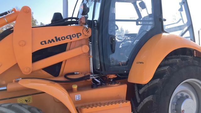 Обзор конкурента jcb3cx-амкодор732