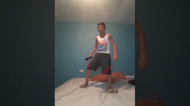 Bailando remix de underlate megalomanía punyaso konoha's kid crazy frog Axel f y GTA San Andreas