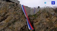 У замка «Ласточкино гнездо» развернули флаги России и Крыма