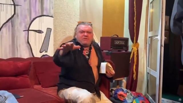 Все думают как спеть песню на студии.а он стримит деньги хохол Хиккан=ругается на него ПРОРОК САМБО